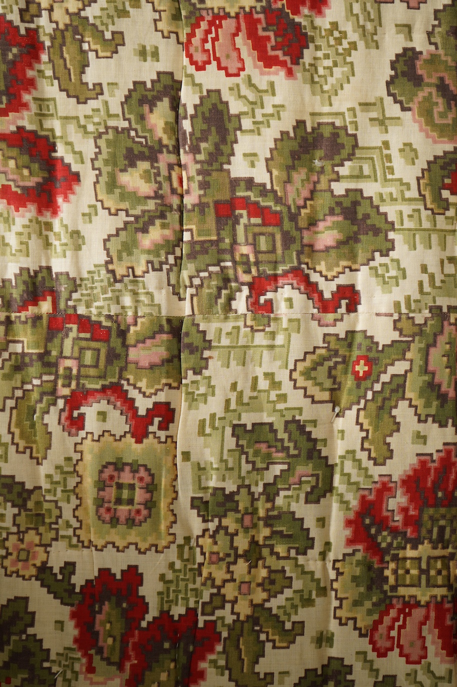 A bold handsome, American, Vermont 1865 (Civil War) ‘basket’ and lattice, hand quilted and piece tied bedcover, with an ornate floral backing. Worked with a plain navy cotton lattice border around central stylised printe